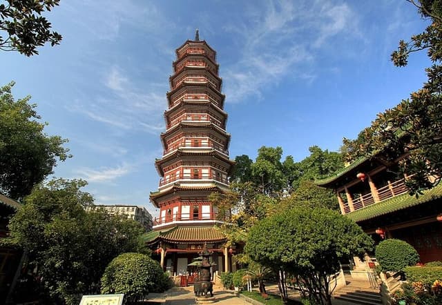 Six Banyan Temple.jpg