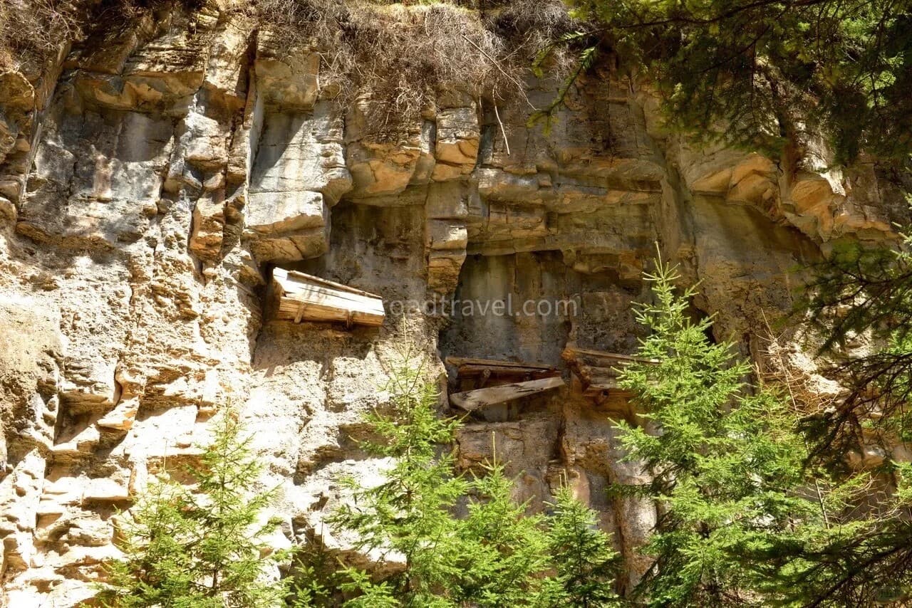 shimen-hanging-coffins