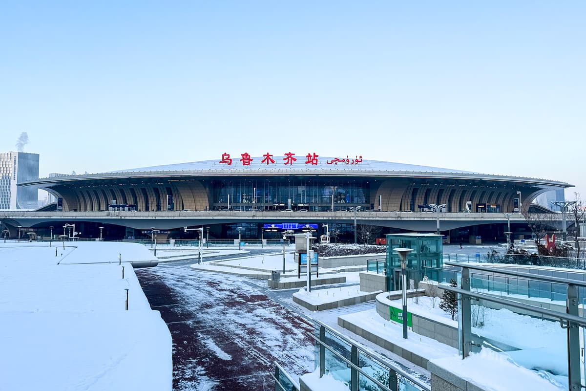 Urumqi_Railway_Station_01.jpg