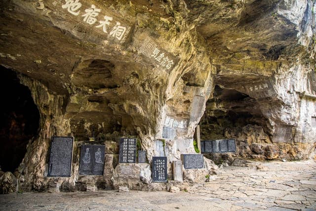 Three Travellers Cave.jpg