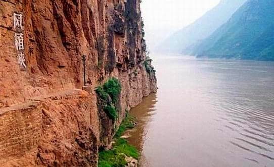 fengxiang gorge.jpg fengxiang gorge.jpg