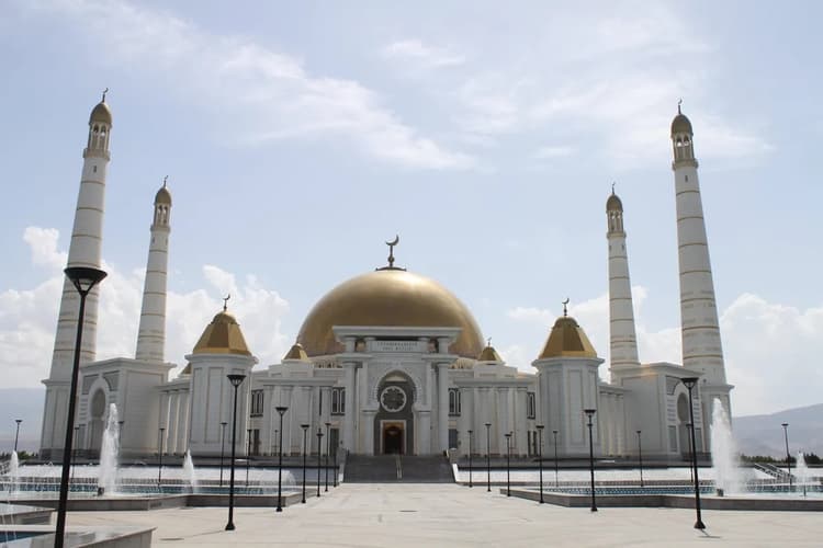 Türkmenbaşy Ruhy Mosque-2.jpg