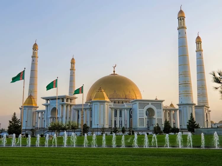 Türkmenbaşy Ruhy Mosque-1.jpg