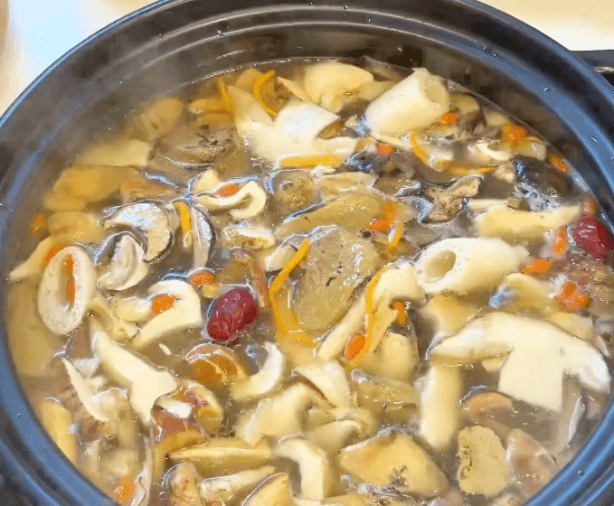 yunnan mushroom hot pot 1.png