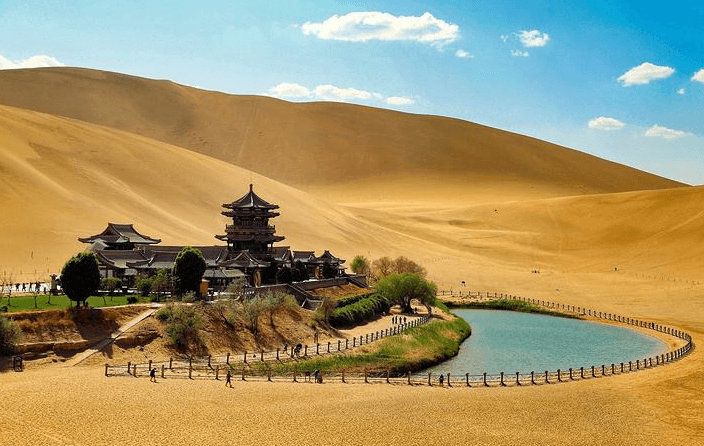 echoing-sand-mountain-and-crescent-lake