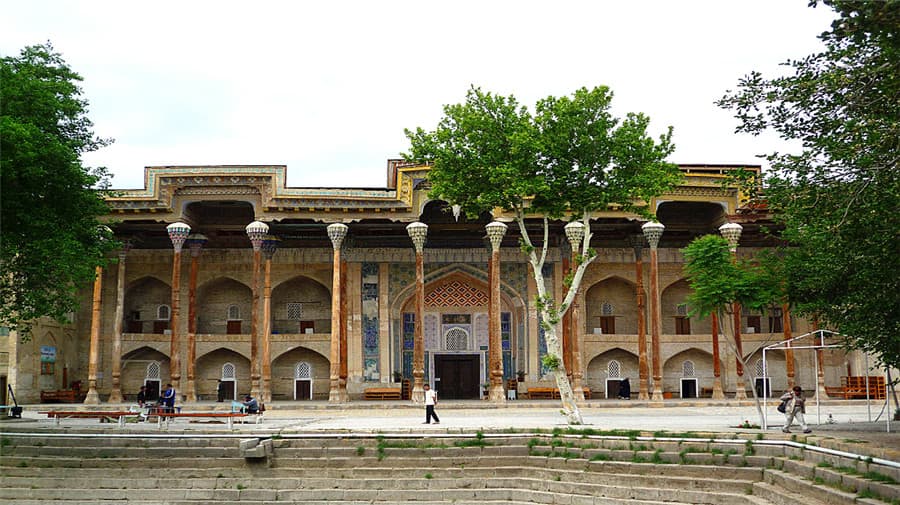 bolo-hauz-mosque