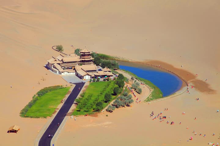 echoing-sand-mountain-crescent-lake