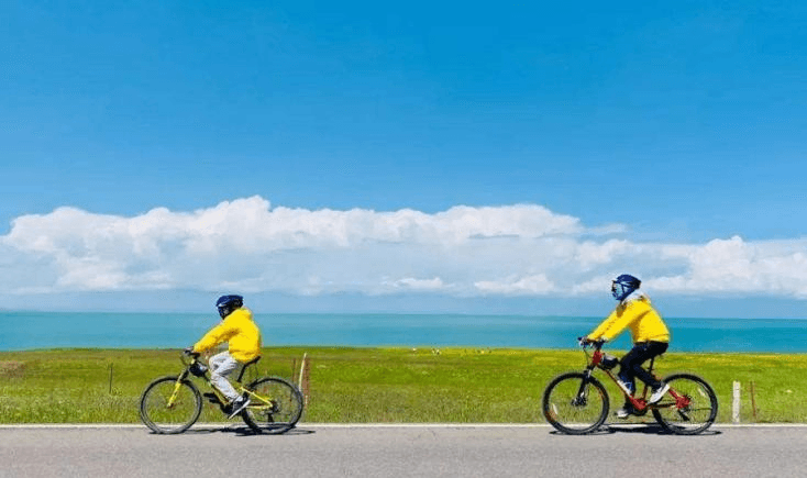 biking-around-qinghai-lake