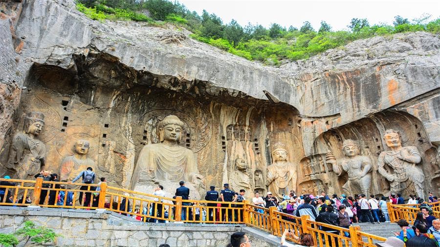 longmen-grottoes-1