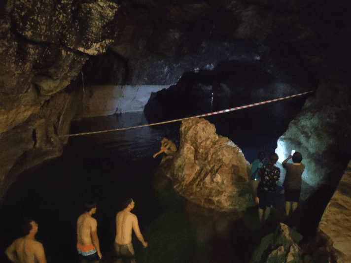 kowata-under-groud-lake