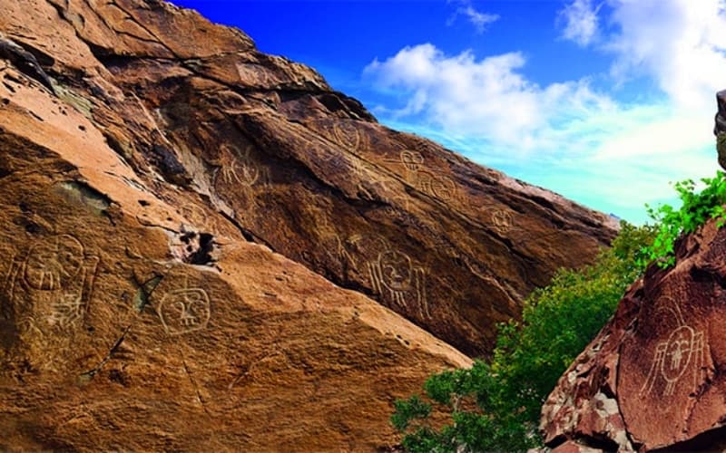 rock-paintings-of-helan-mountain