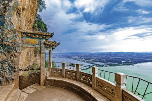 dragon-gate-in-west-hill