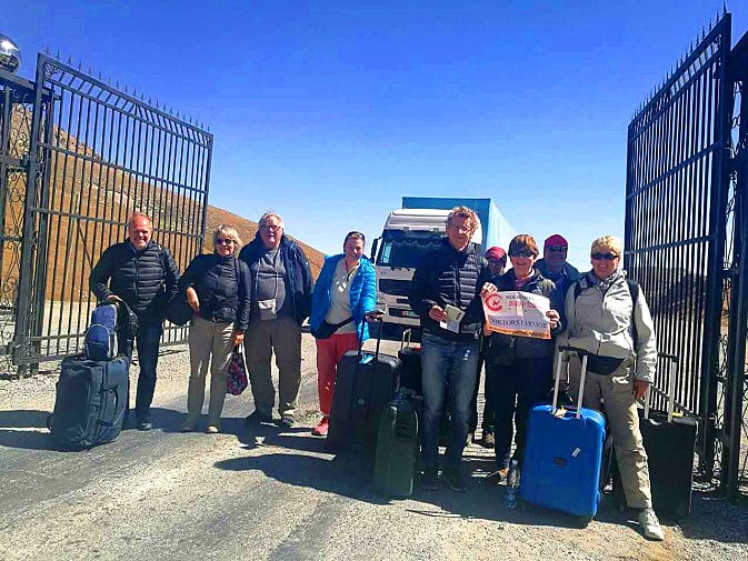 clients-at-torugart-port clients-at-torugart-port