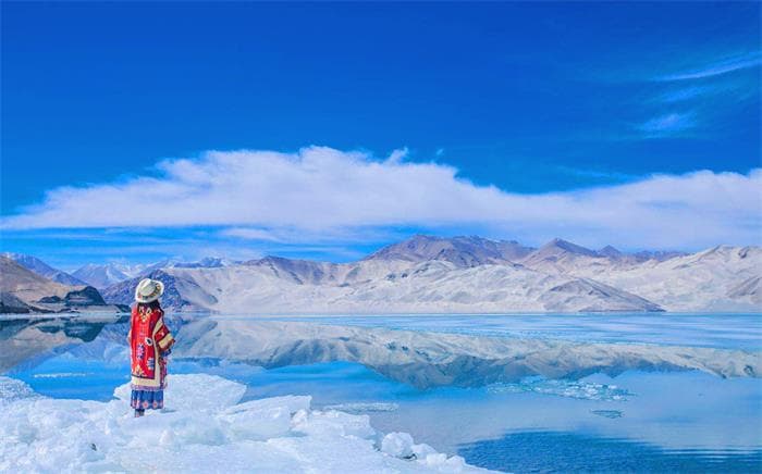 Karakul Lake.jpg Karakul Lake.jpg