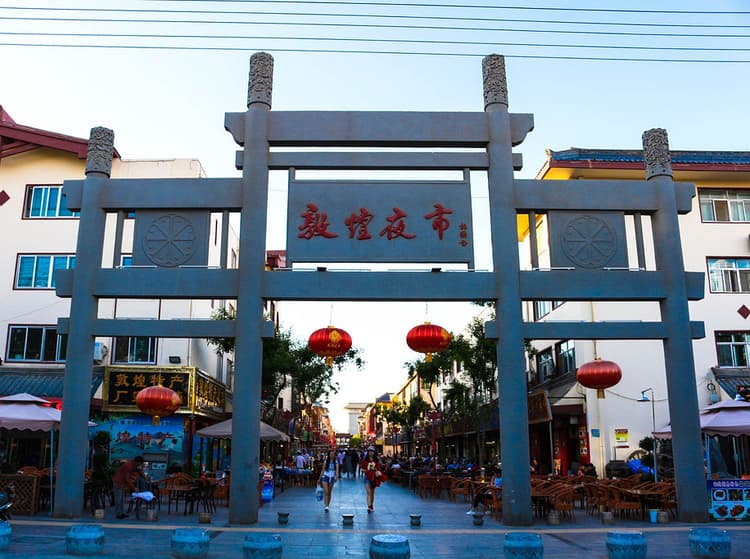 dunhuang shopping.jpg dunhuang shopping.jpg