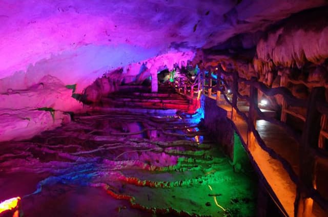 Underground river Lianzhou.jpg Underground river Lianzhou.jpg