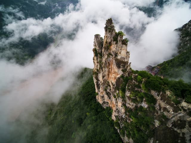 Shennv Peak.jpg Shennv Peak.jpg