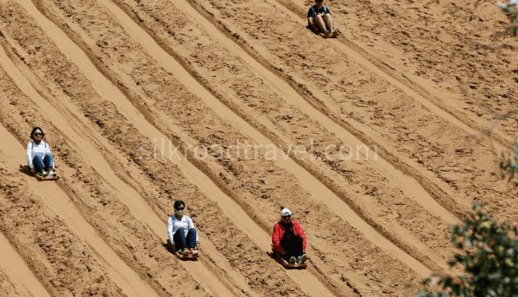 sand-sliding-experience-at-shapotou-scenic-area sand-sliding-experience-at-shapotou-scenic-area