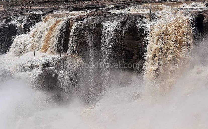 Hukou Waterfall.jpg Hukou Waterfall.jpg
