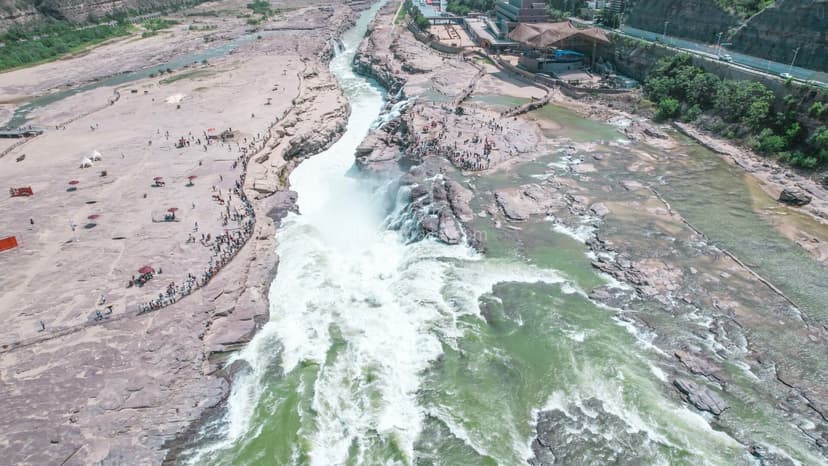Hukou Waterfall.jpg Hukou Waterfall.jpg