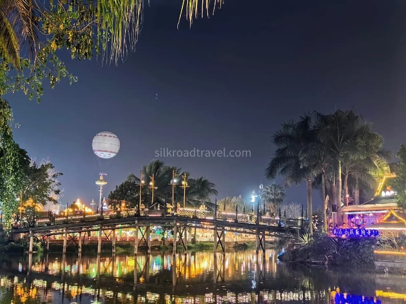 Starlight Night Market.jpg Starlight Night Market.jpg