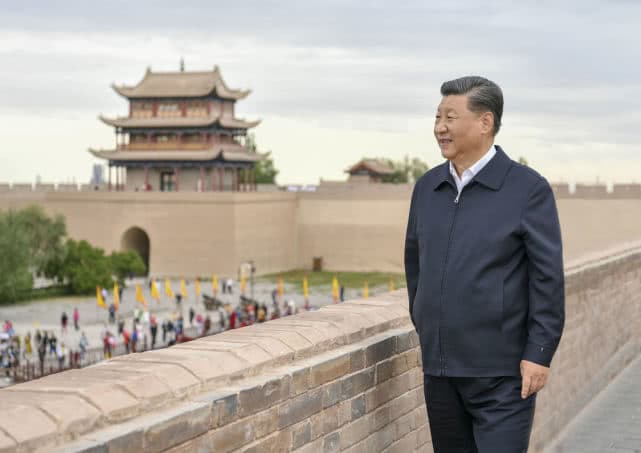 xi-jinping-in-jiayuguan-2.jpg