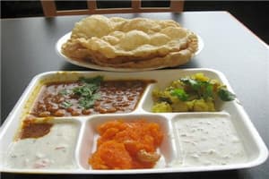 Halwa Puri.jpg Halwa Puri.jpg