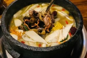 Lulang Stone Pot Chicken.jpg Lulang Stone Pot Chicken.jpg