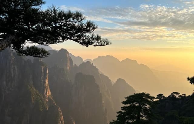 Huangshan Mountain_1.jpg Huangshan Mountain_1.jpg