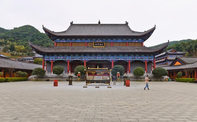 Donghua.jpg Donghua.jpg