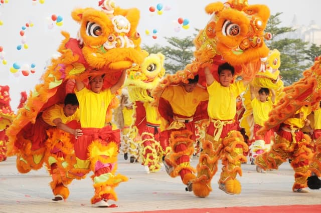 Lion dance.jpg Lion dance.jpg