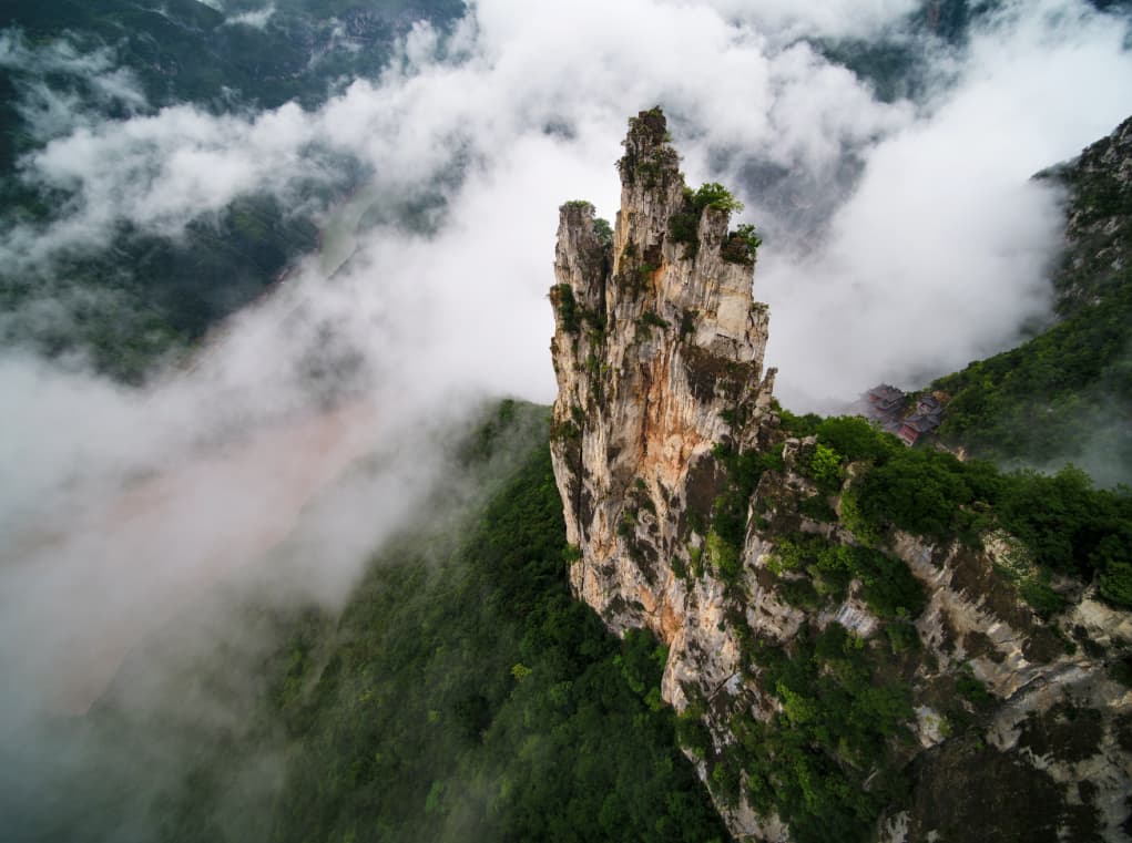Shennv Peak.jpg Shennv Peak.jpg