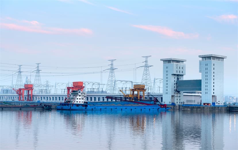 Gezhou Dam 3.jpg Gezhou Dam 3.jpg