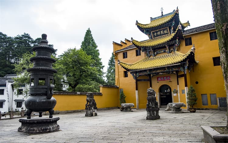 Mt. Jiuhua 2.jpg Mt. Jiuhua 2.jpg
