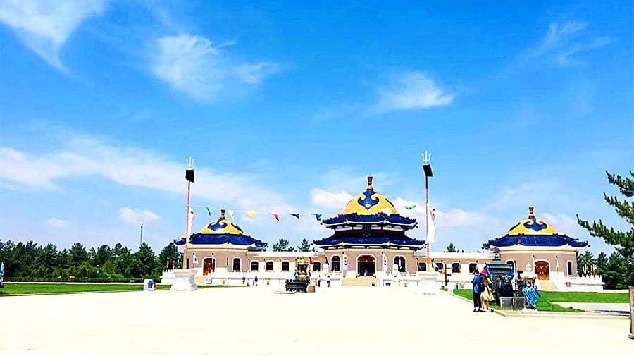 mausoleum-of-genghis-khan mausoleum-of-genghis-khan
