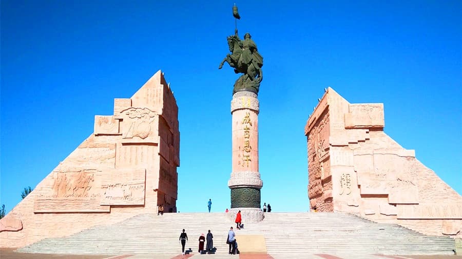 genghis-khan-mausoleum-02 genghis-khan-mausoleum-02