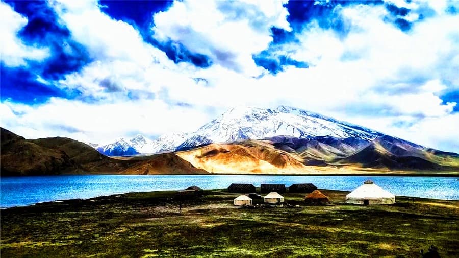 karakul-lake-01 karakul-lake-01