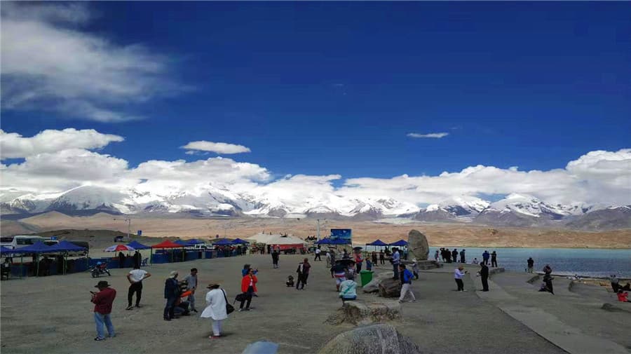 karakul-lake-1 karakul-lake-1