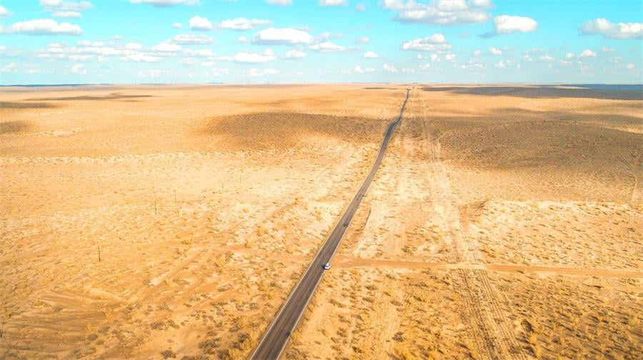 taklimakan-desert-highway taklimakan-desert-highway