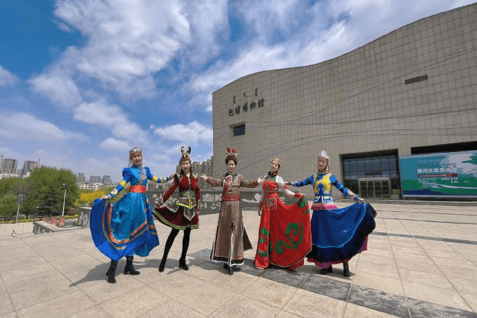 mongolian-costumes mongolian-costumes