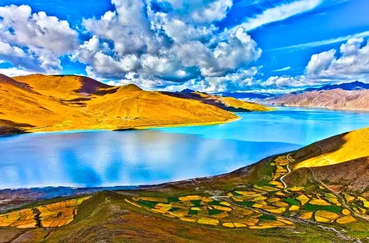 yamdroktso-lake yamdroktso-lake