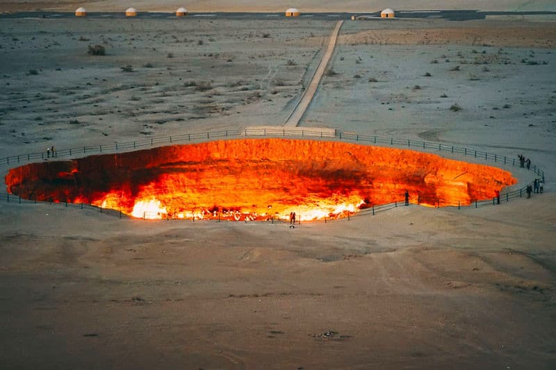 darvaza-gas-crater darvaza-gas-crater