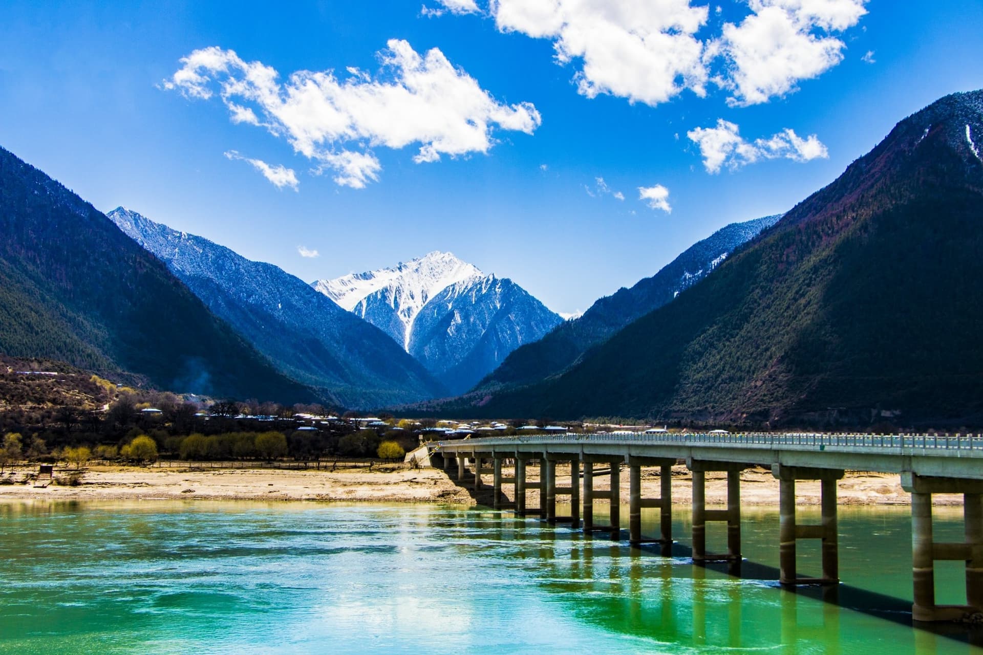 along-the-yarlung-tsangpo-river-valley along-the-yarlung-tsangpo-river-valley