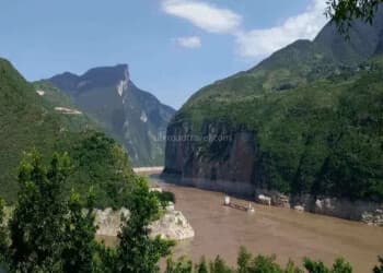 three-gorges-of-the-yangtze-river-2 three-gorges-of-the-yangtze-river-2