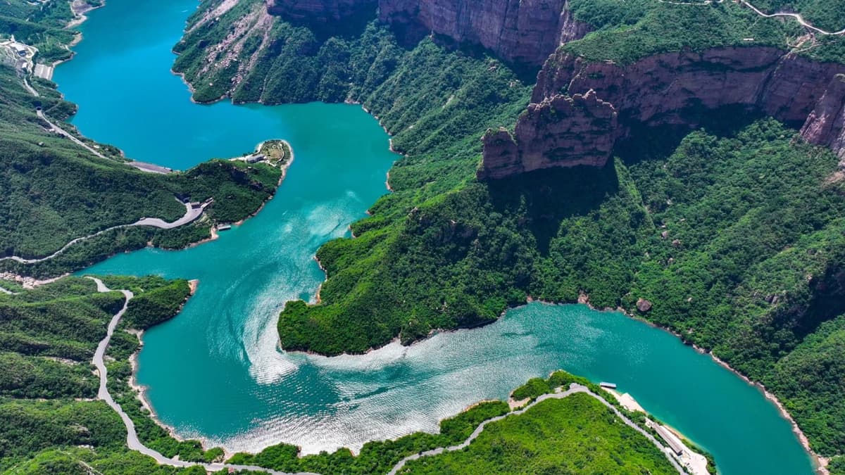 The Qinglong Gorge.jpg The Qinglong Gorge.jpg