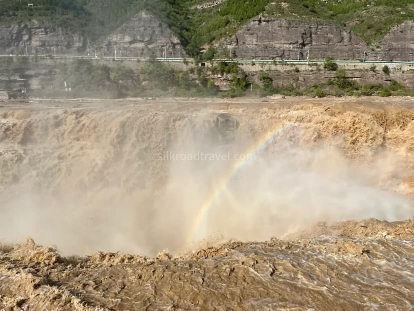 Hukou Waterfall.jpg Hukou Waterfall.jpg