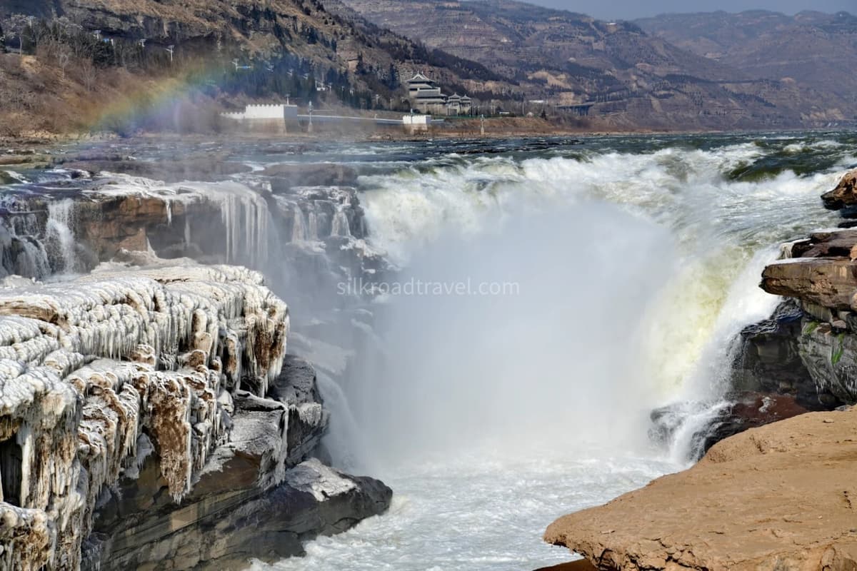 Hukou Waterfall.jpg Hukou Waterfall.jpg