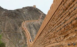 Overhanging Great Wall