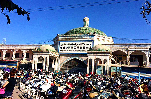 kashgar sunday bazaar-5.jpg