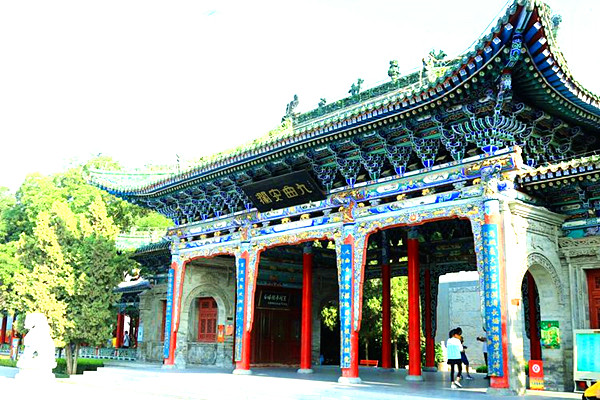 white pagoda temple.jpg